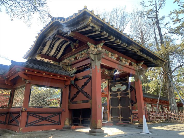 根津神社の唐門と透塀を内側から見た