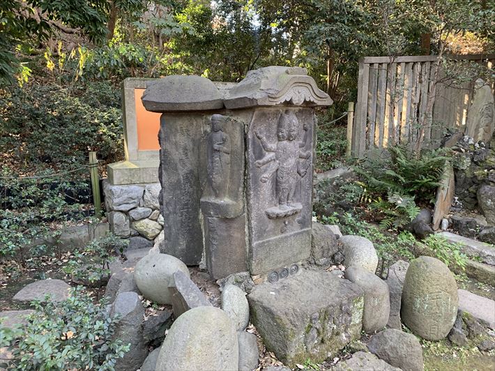 根津神社にある像