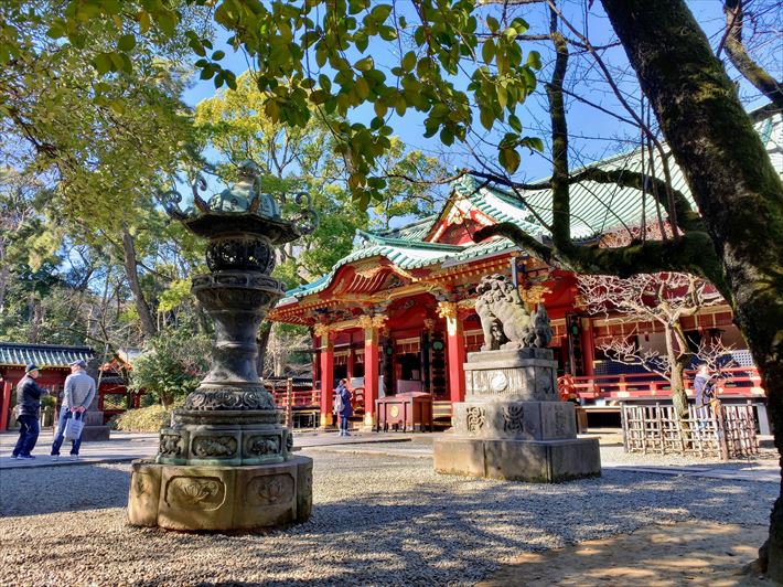 根津神社の玉垣の中の様子