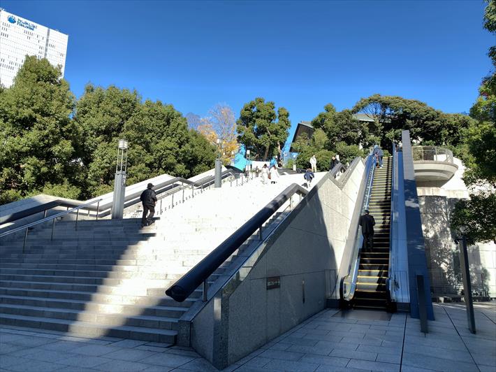 山王日枝神社の山王橋とエスカレーター