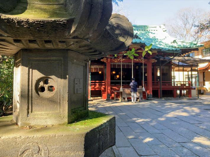 赤坂氷川神社の石灯籠(本殿の)