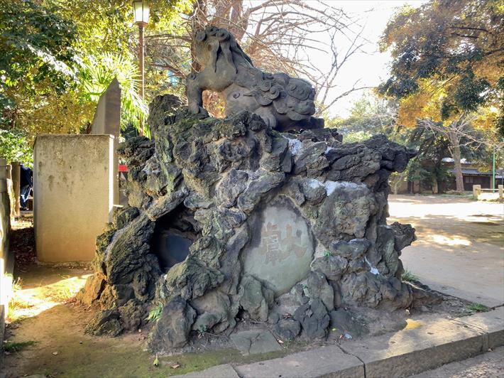 赤坂氷川神社の狛犬(獅子山・左)