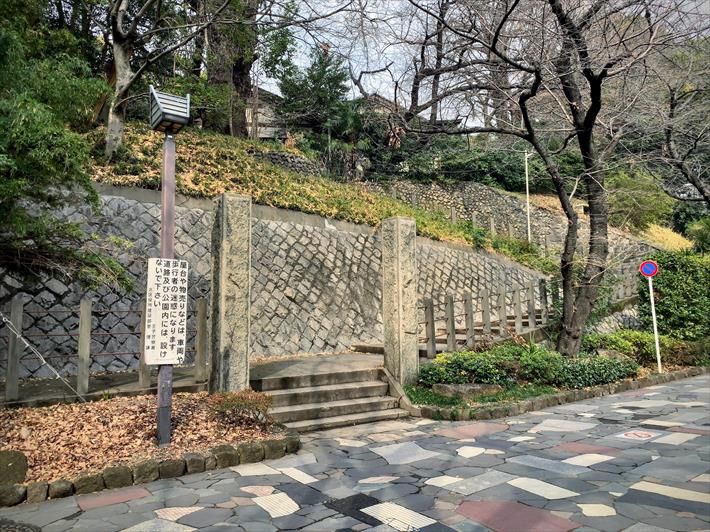 音無親水公園から王子神社へ続く階段