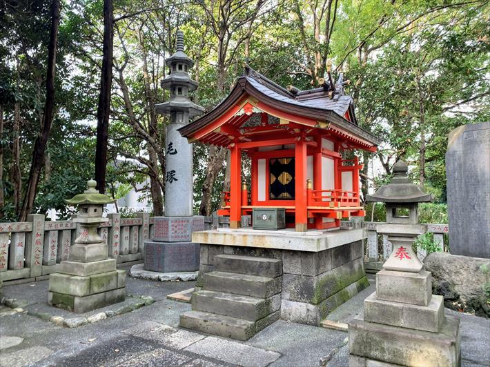 王子神社敷地内にある関神社の拝殿