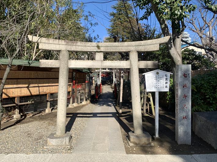富岡八幡宮の境内社・七渡神社周辺の弁天池