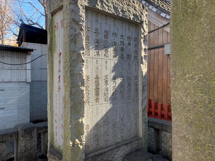 富岡八幡宮の歴代横綱力士碑