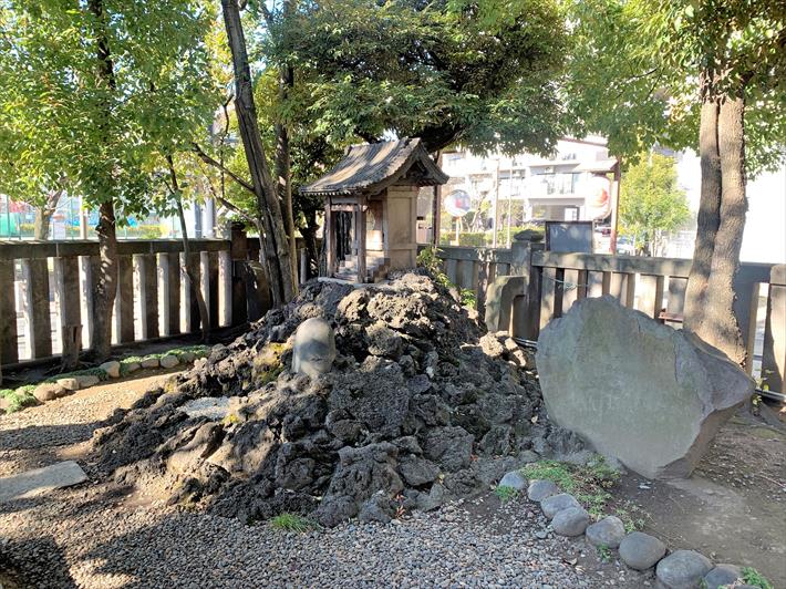 富岡八幡宮の富士塚跡