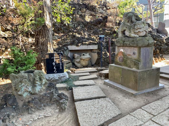 品川神社内にある浅間神社の狛犬