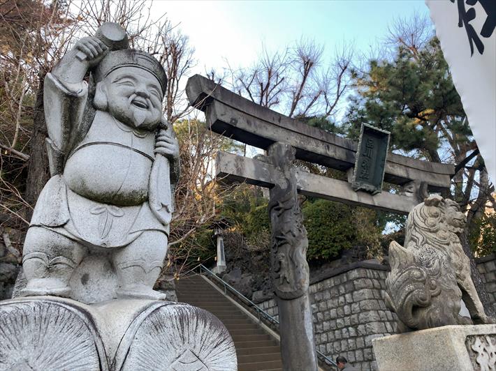 品川神社の双龍鳥居と大黒様と狛犬