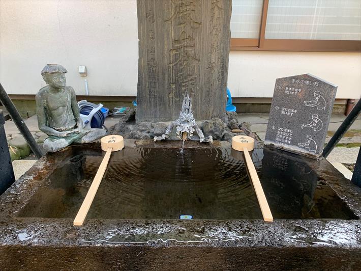 品川神社の古い灯籠
