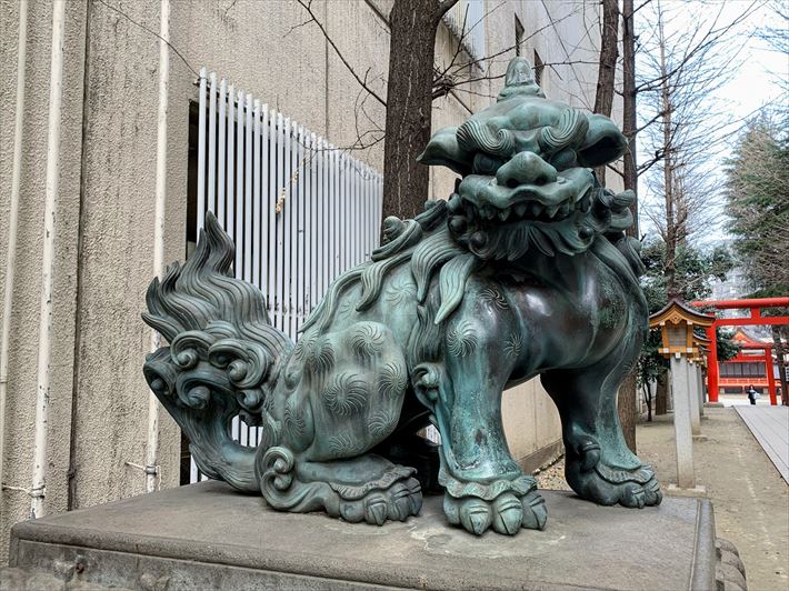 花園神社の唐獅子・左