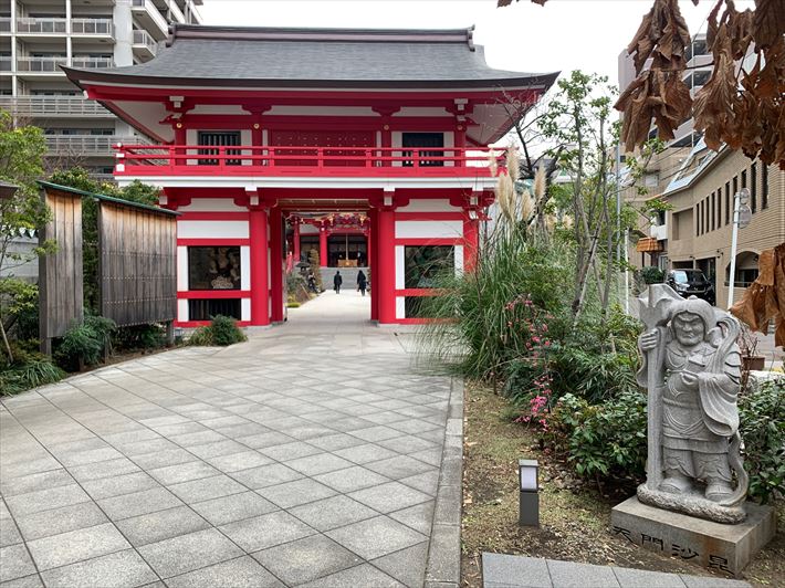 成子天神社の楼門と毘沙門天