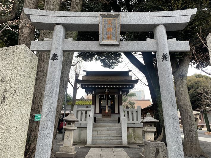天神社の鳥居と社殿