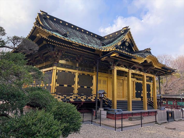 上野東照宮の金色の社殿